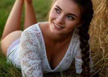 Бывший супруг ушёл, оставив ребёнка, и пропал на восемь лет. Став преуспевающим, он пригласил на свою свадьбу, а затем сожалел об этом весь праздник.