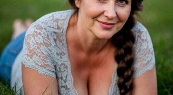 — А ты вообще катись, Роман! — зло бросила Надя. — Бери с собой мамашу, Ольку и свою красотку Изабеллу — и проваливайте все вместе!