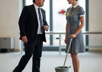 Проходя мимо уборщицы, Виктор замер на месте, увидев в уборщице кулон, в котором много лет назад пропала его дочь